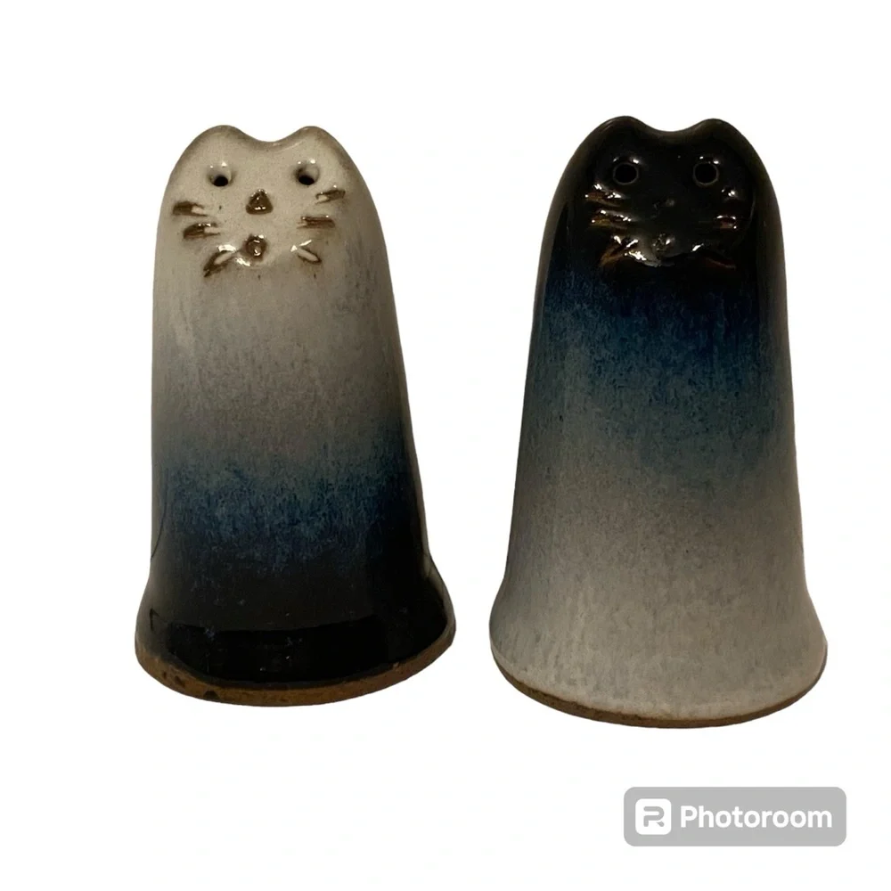 PETER POTS SALT PEPPER PAIR CAT KITTEN BLUE POTTERY NEW UNUSED HANDMADE HOME